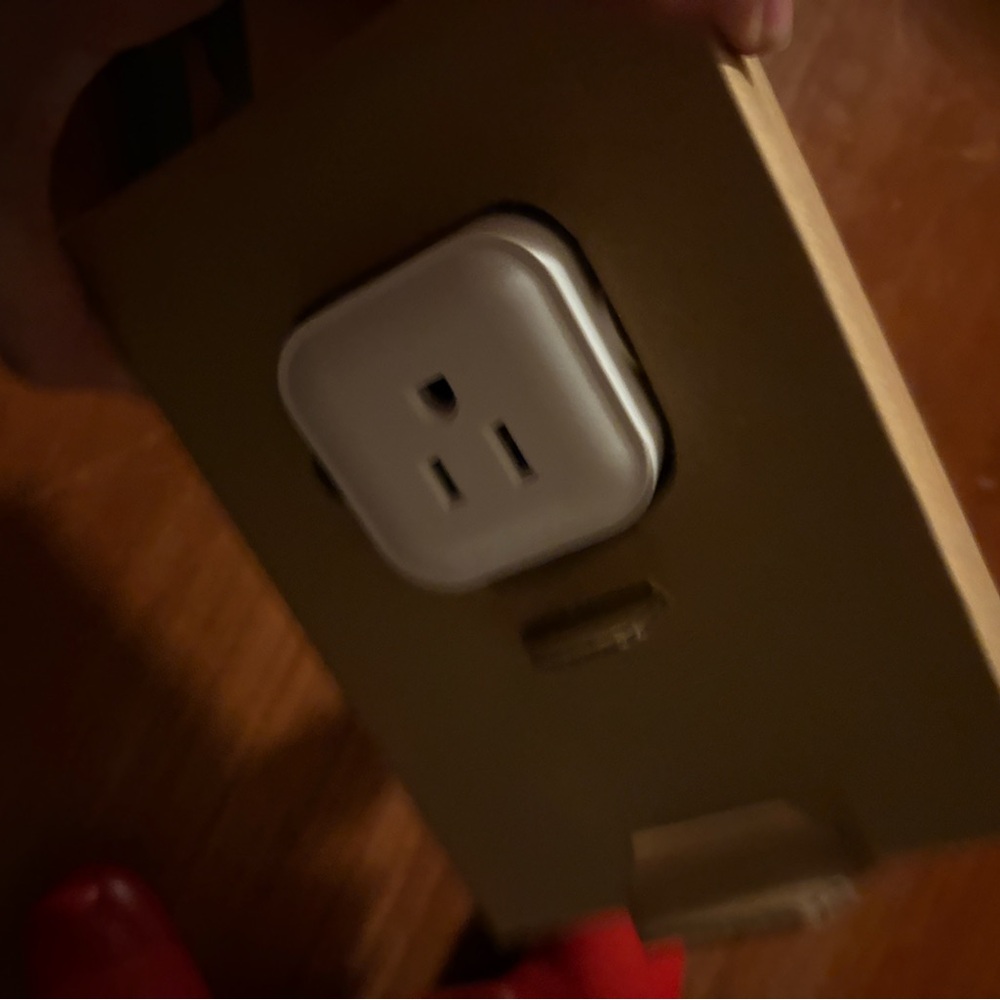 White WiFi Smart Outlet - Picture 4 of 7
